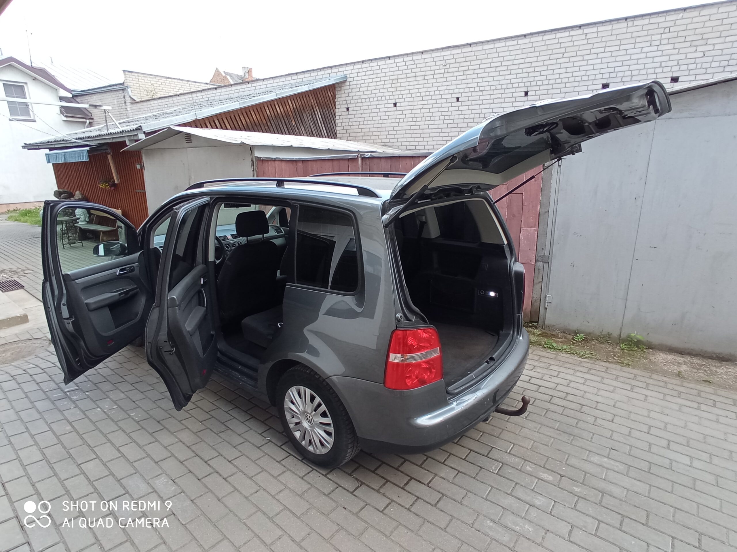 Parduodu VW / TOURAN 2003 metų 1.9 TDI 74KW.