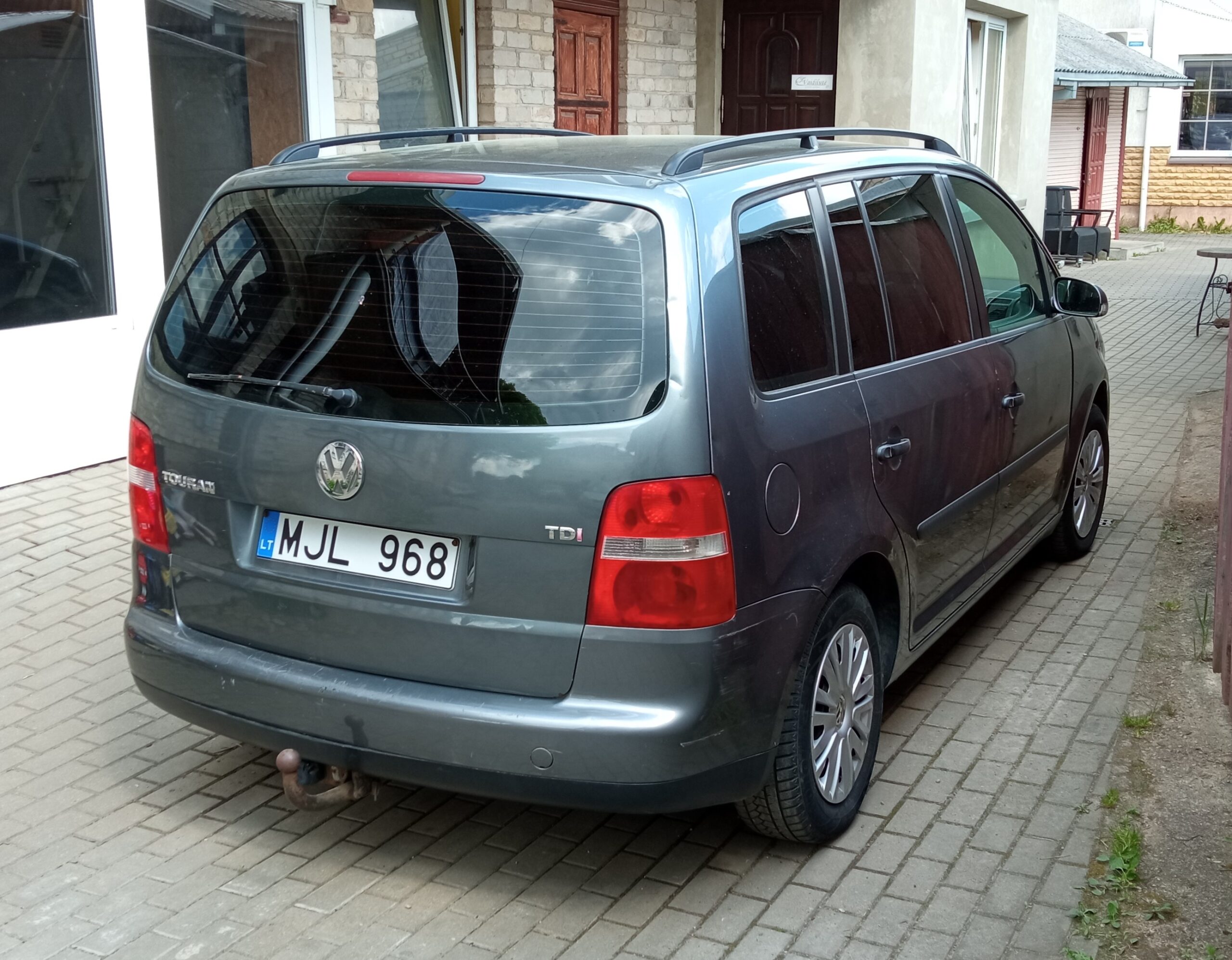 Parduodu VW / TOURAN 2003 metų 1.9 TDI 74KW.