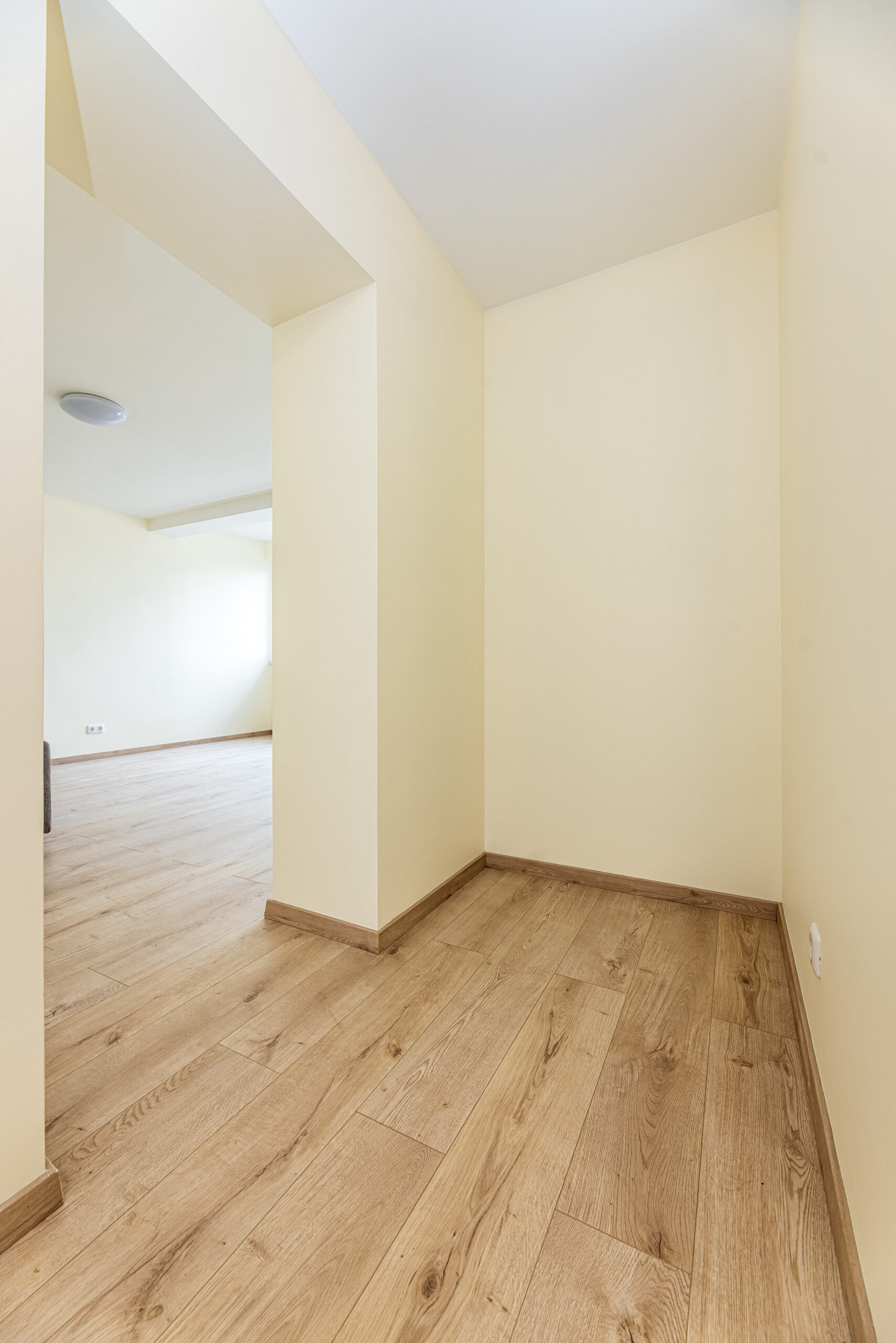 Parduodam 1 kambario 34 kv.m. Butas Mokyklos g. 2 aukštas