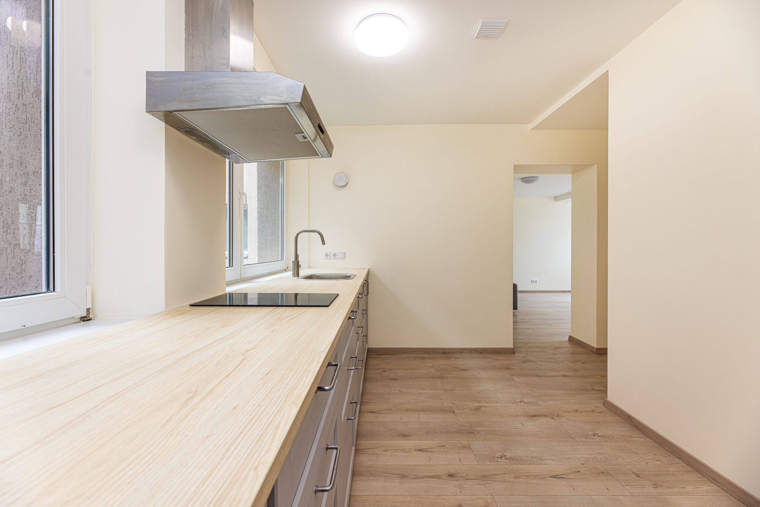 Parduodam 1 kambario 34 kv.m. Butas Mokyklos g. 2 aukštas