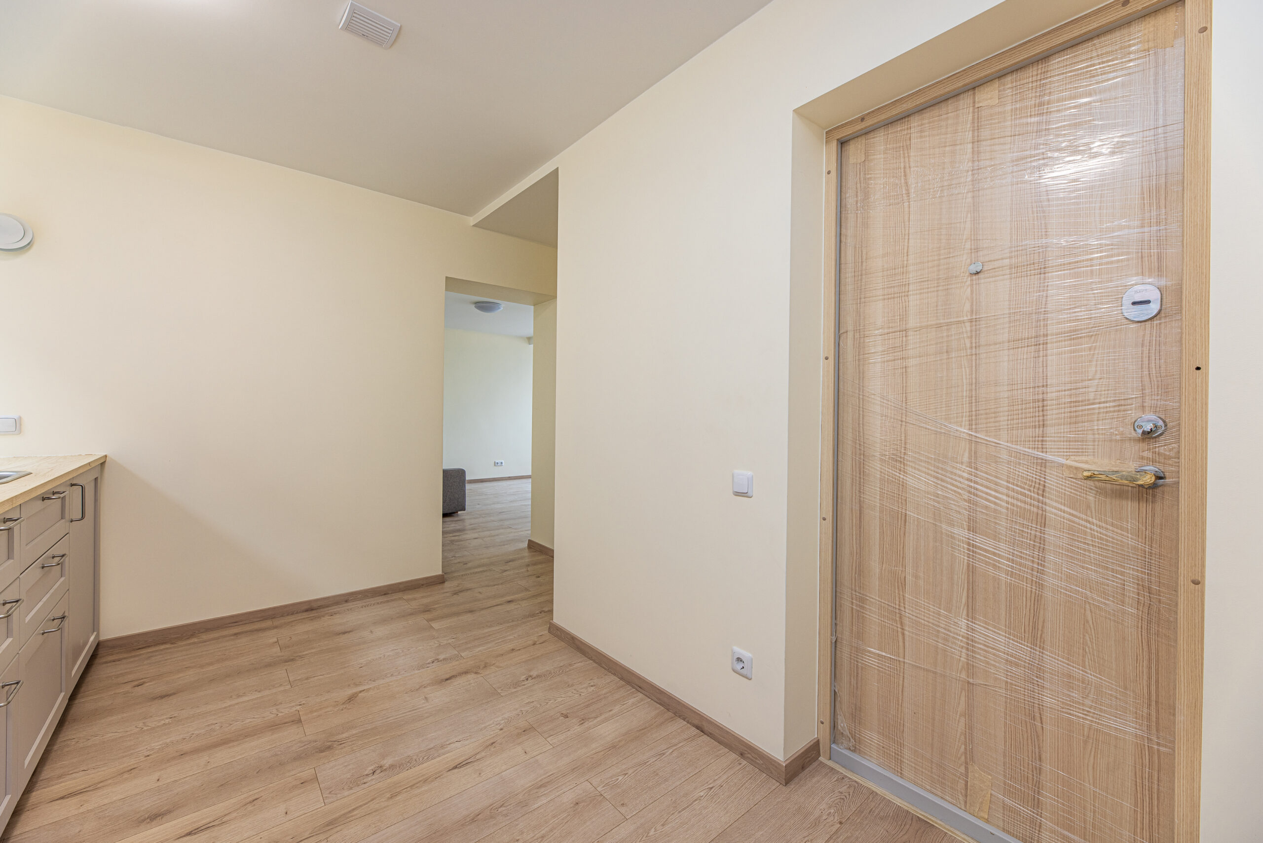 Parduodam 1 kambario 34 kv.m. Butas Mokyklos g. 2 aukštas