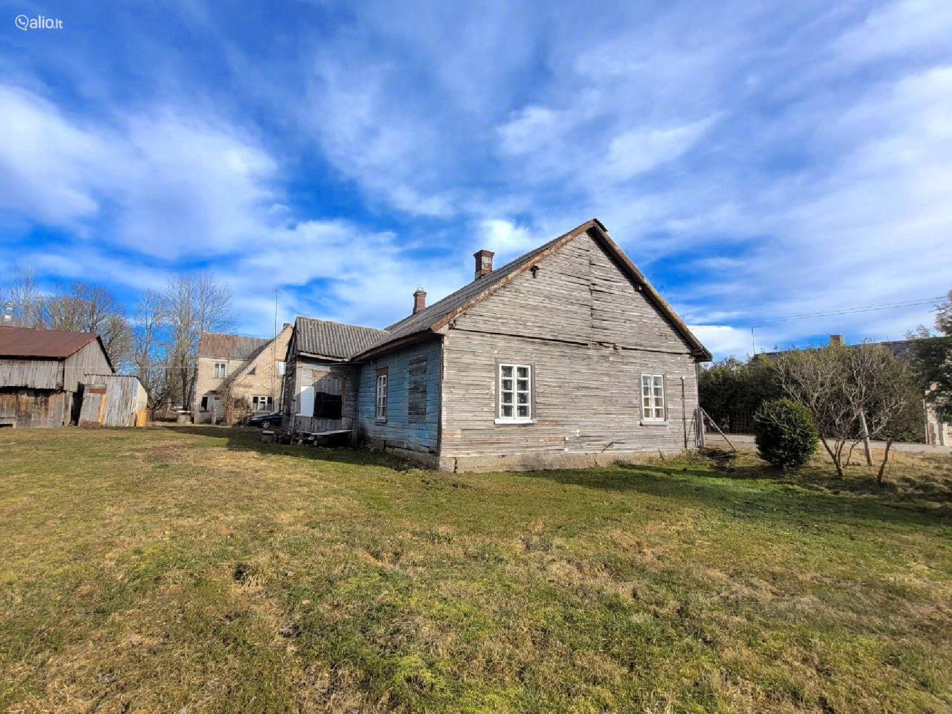 Parduodamas rąstinis namas Jurbarko r.