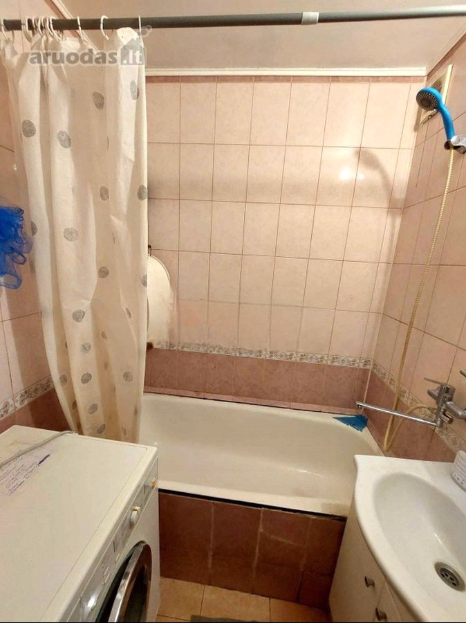 Varpų g. 3k. butas su holu