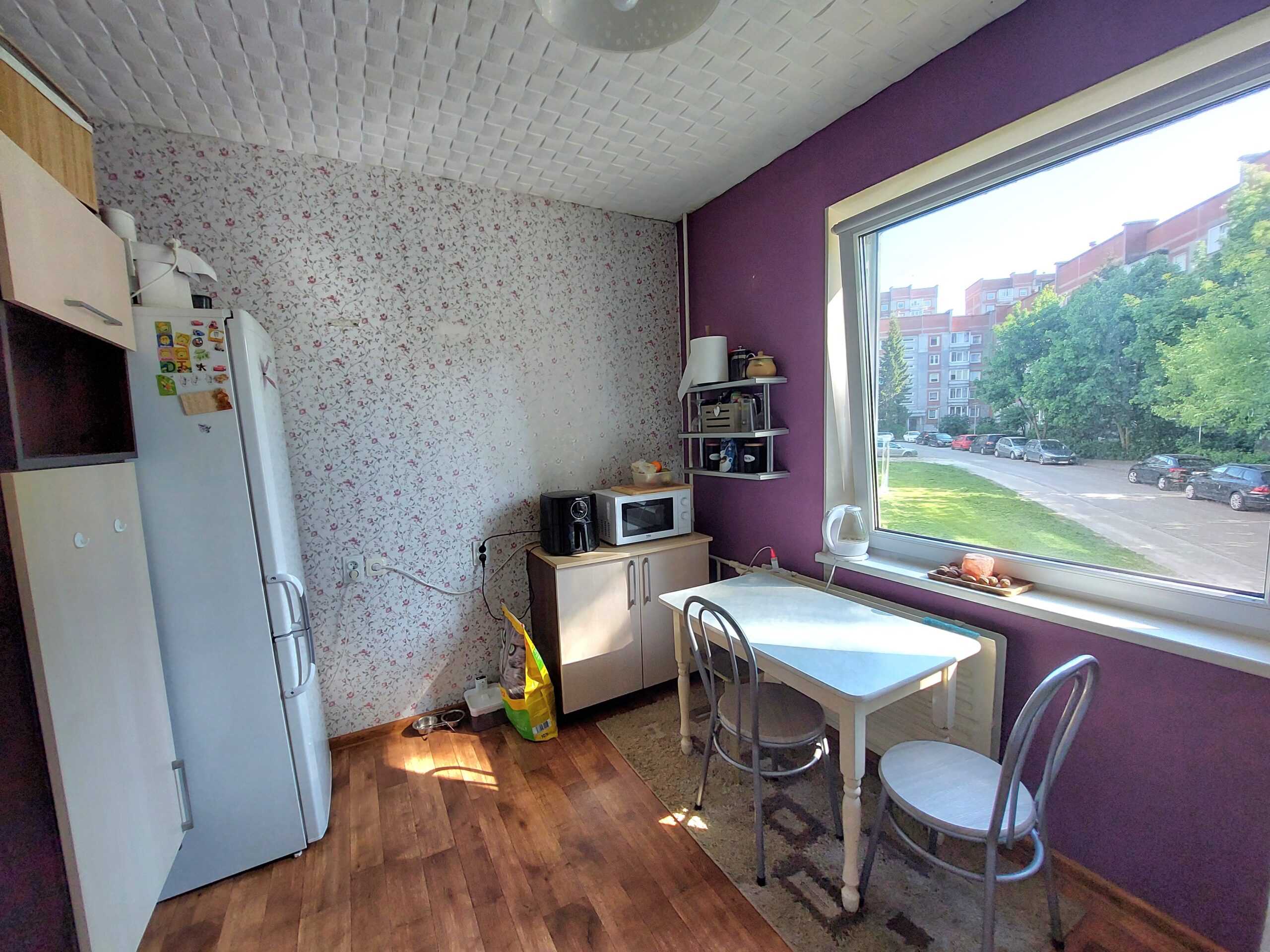 Parduodamas 1 kambario butas su holu