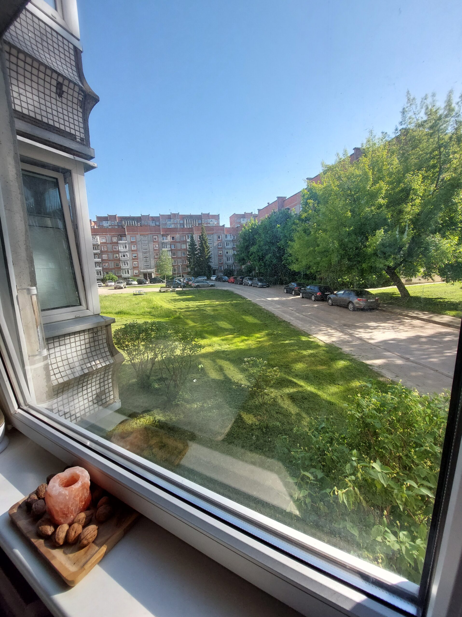 Parduodamas 1 kambario butas su holu