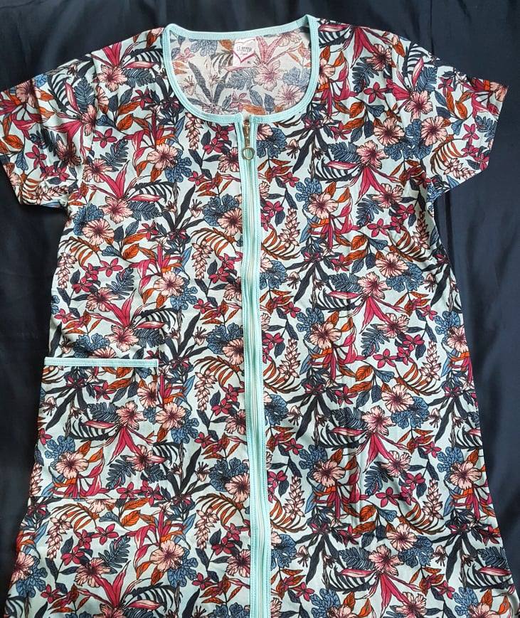 Chalatas GĖLĖTAS, trumpos rankovės, 13 €