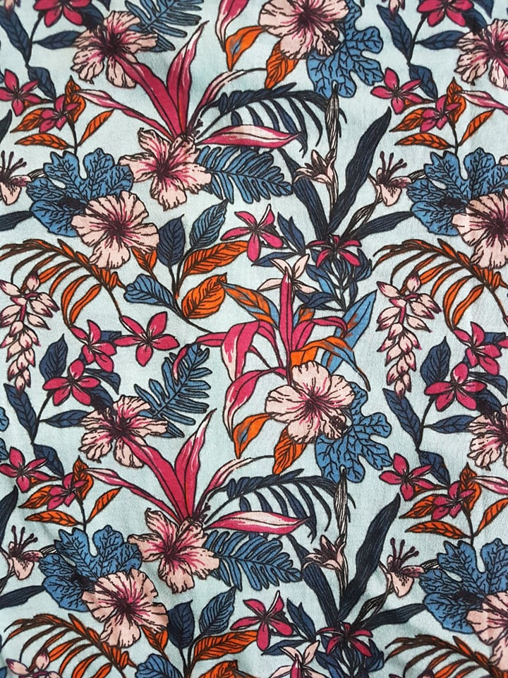 Chalatas GĖLĖTAS, trumpos rankovės, 13 €