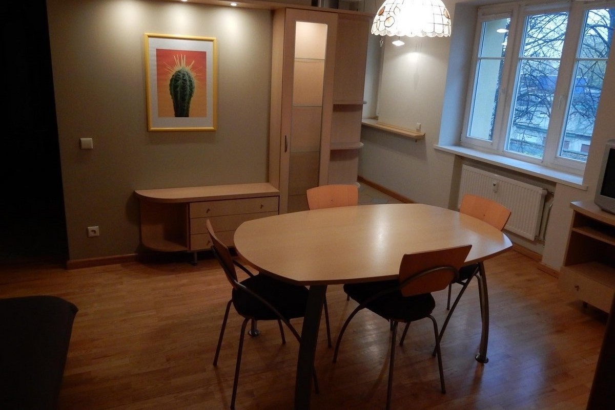 Išnuomojamas 3 kambarių butas Liepų g. 53 kv.m.