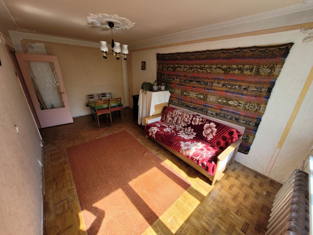 2 KAMBARIŲ BUTAS ALYTUJE, PUTINŲ G.