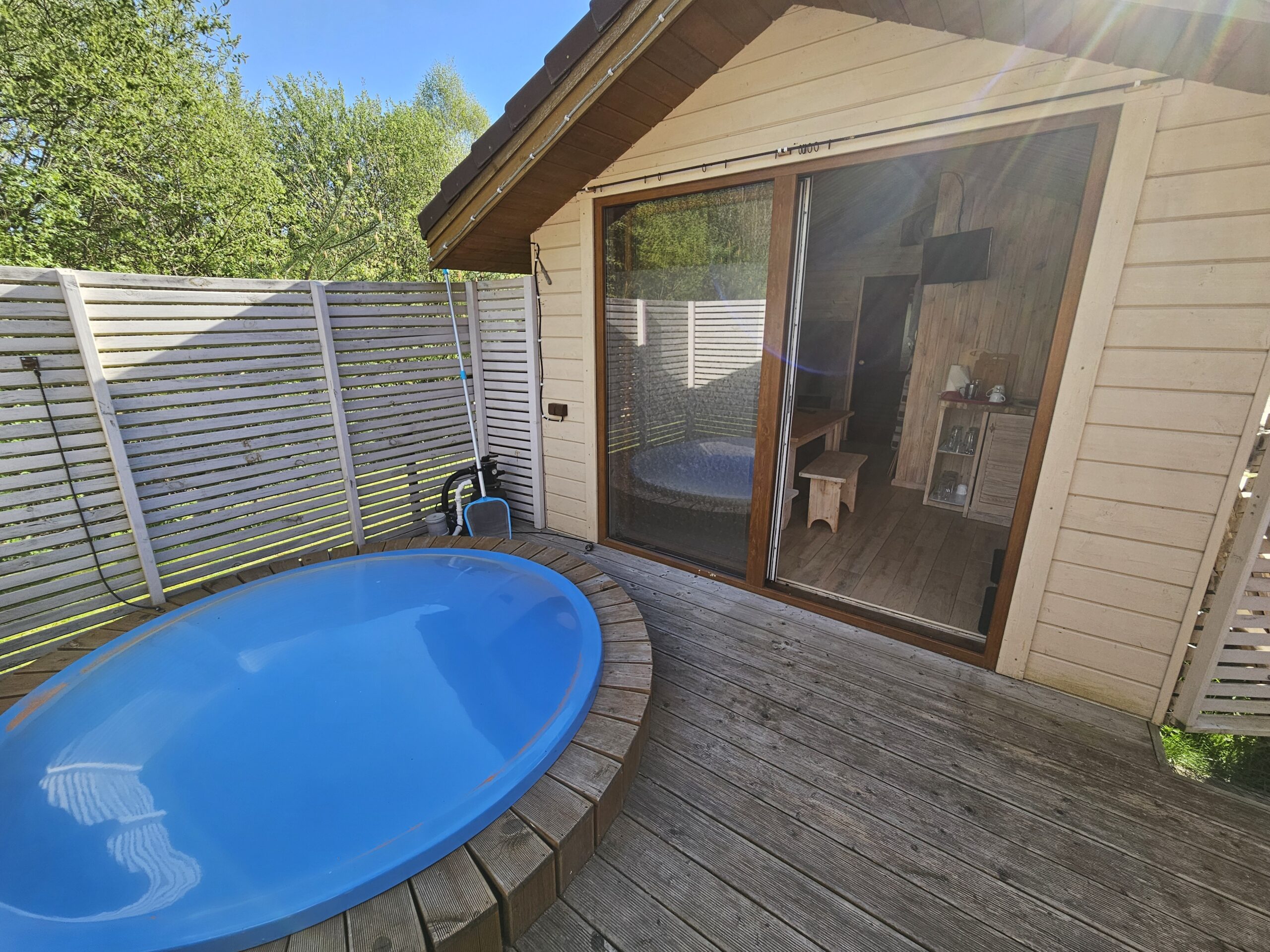 Pirtis su priepirčiu ir baseinėliu