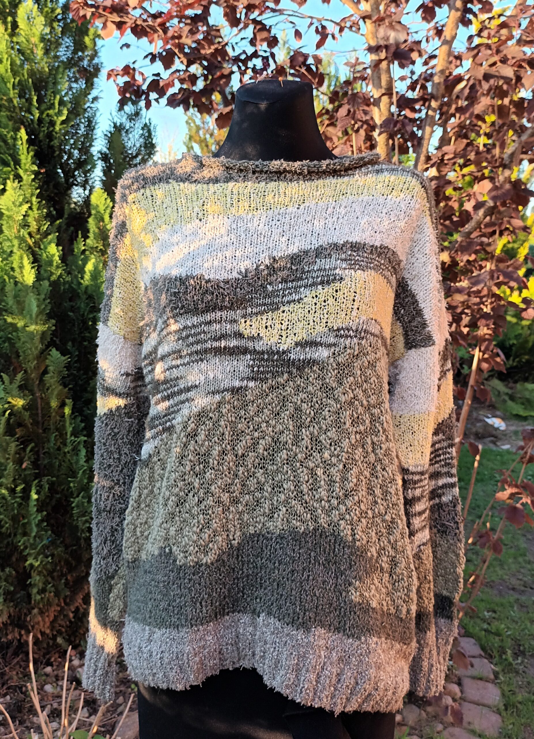 Rankų darbo megztukas