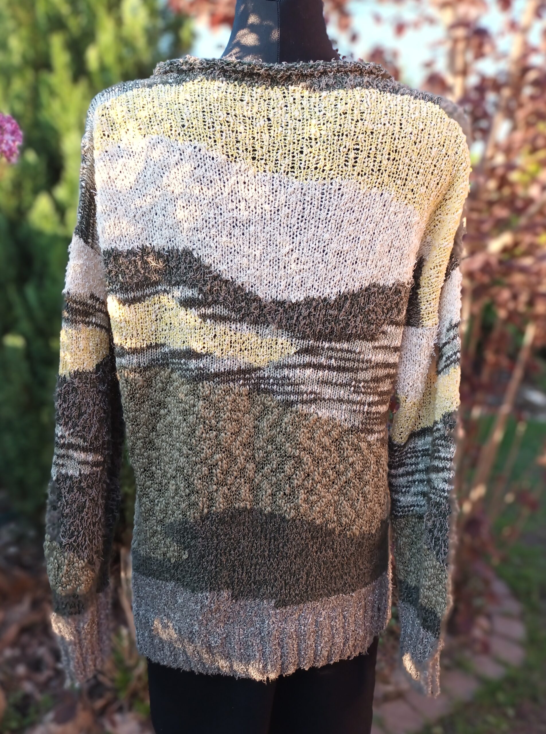 Rankų darbo megztukas