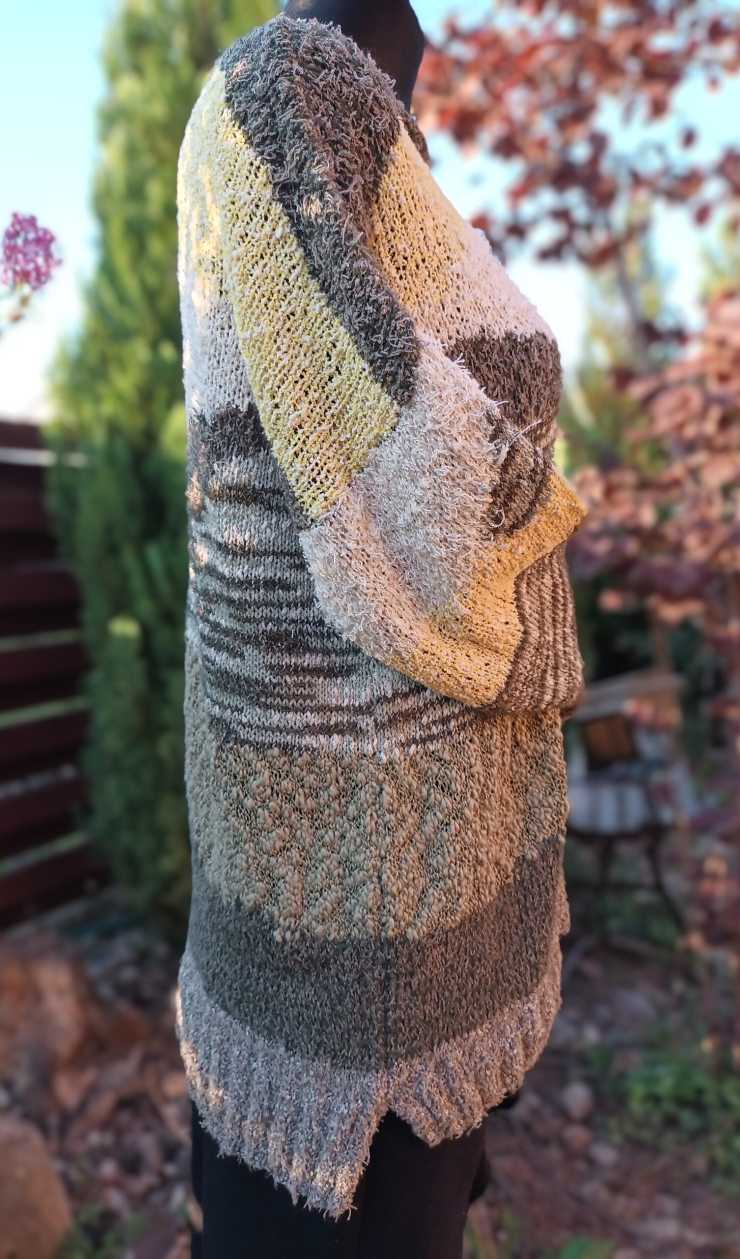 Rankų darbo megztukas