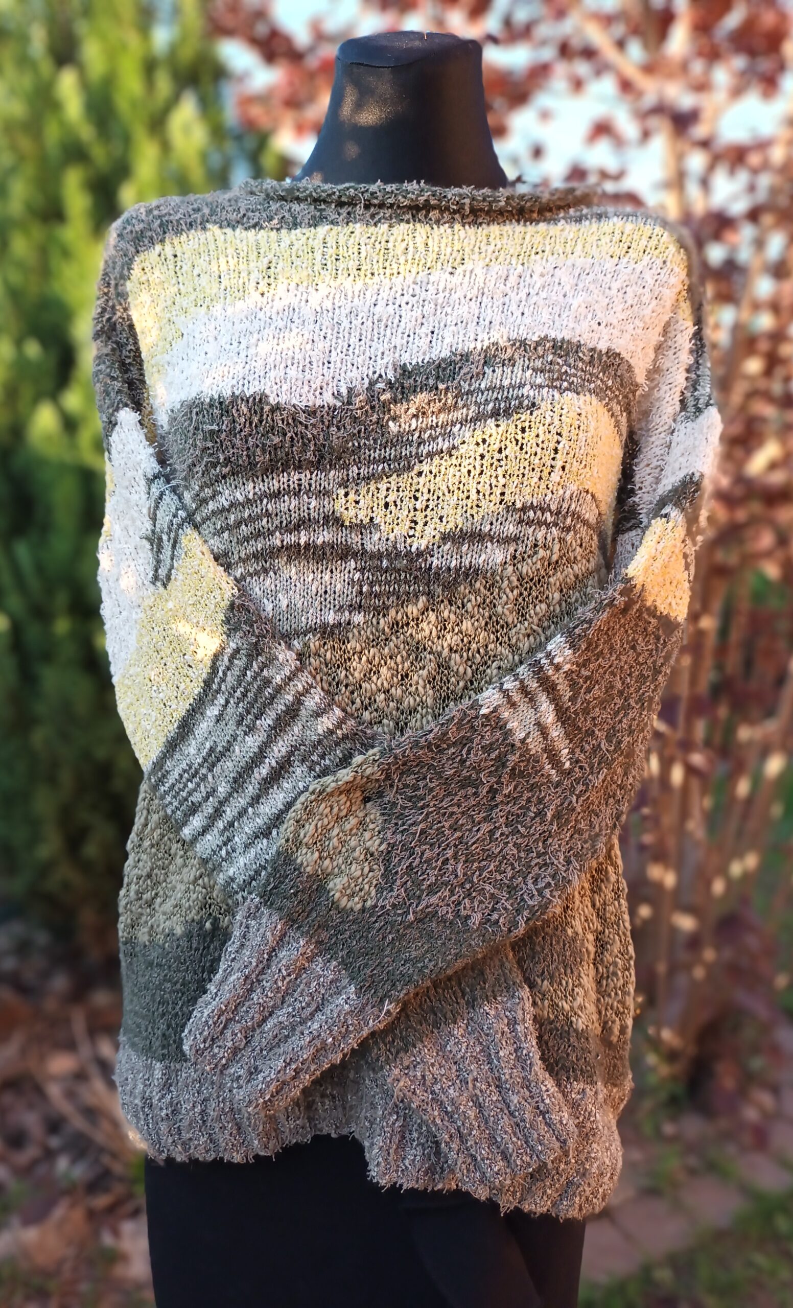 Rankų darbo megztukas