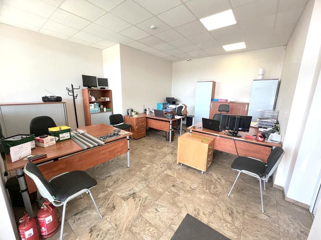 Parduodamos prekybinės – gamybinės – sandėliavimo patalpos su rampa Klaipėdoje