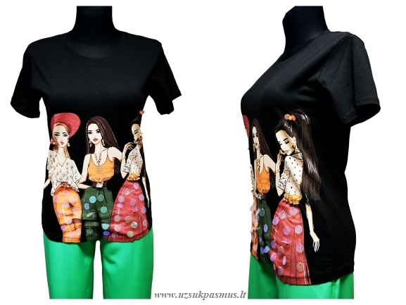 Jaunatviška trikotažinė palaidinė, kuri puošta įvairiomis blizgiomis detalėmis, akutėmis, plokštelėmis