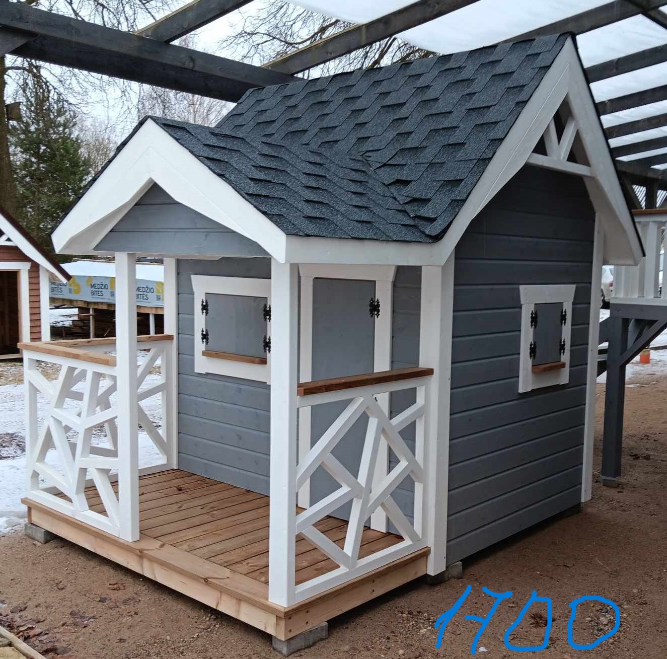 Vaikų žaidimų aikštelės, supynės, laipynės