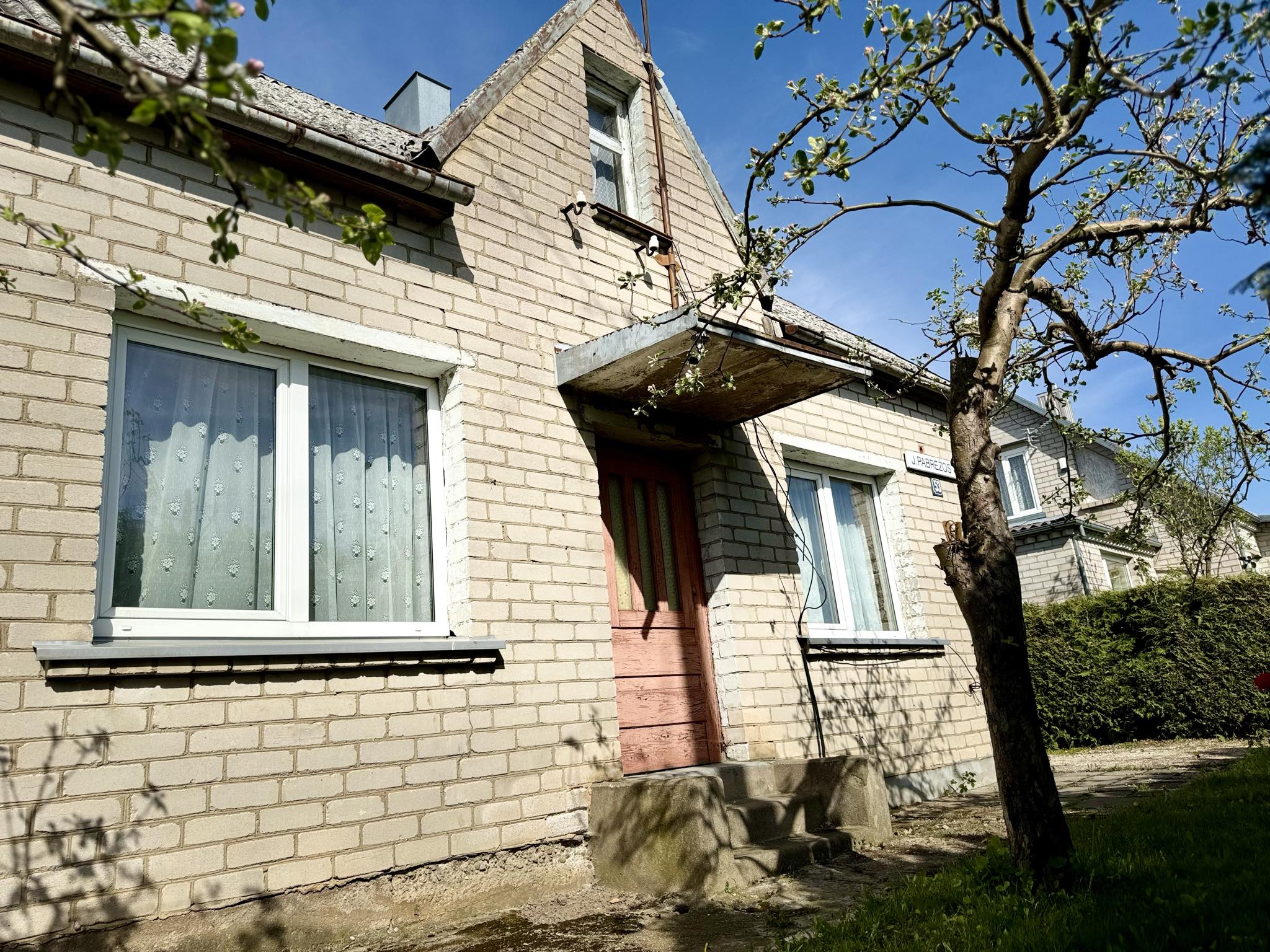 Parduodamas namas miesto centre