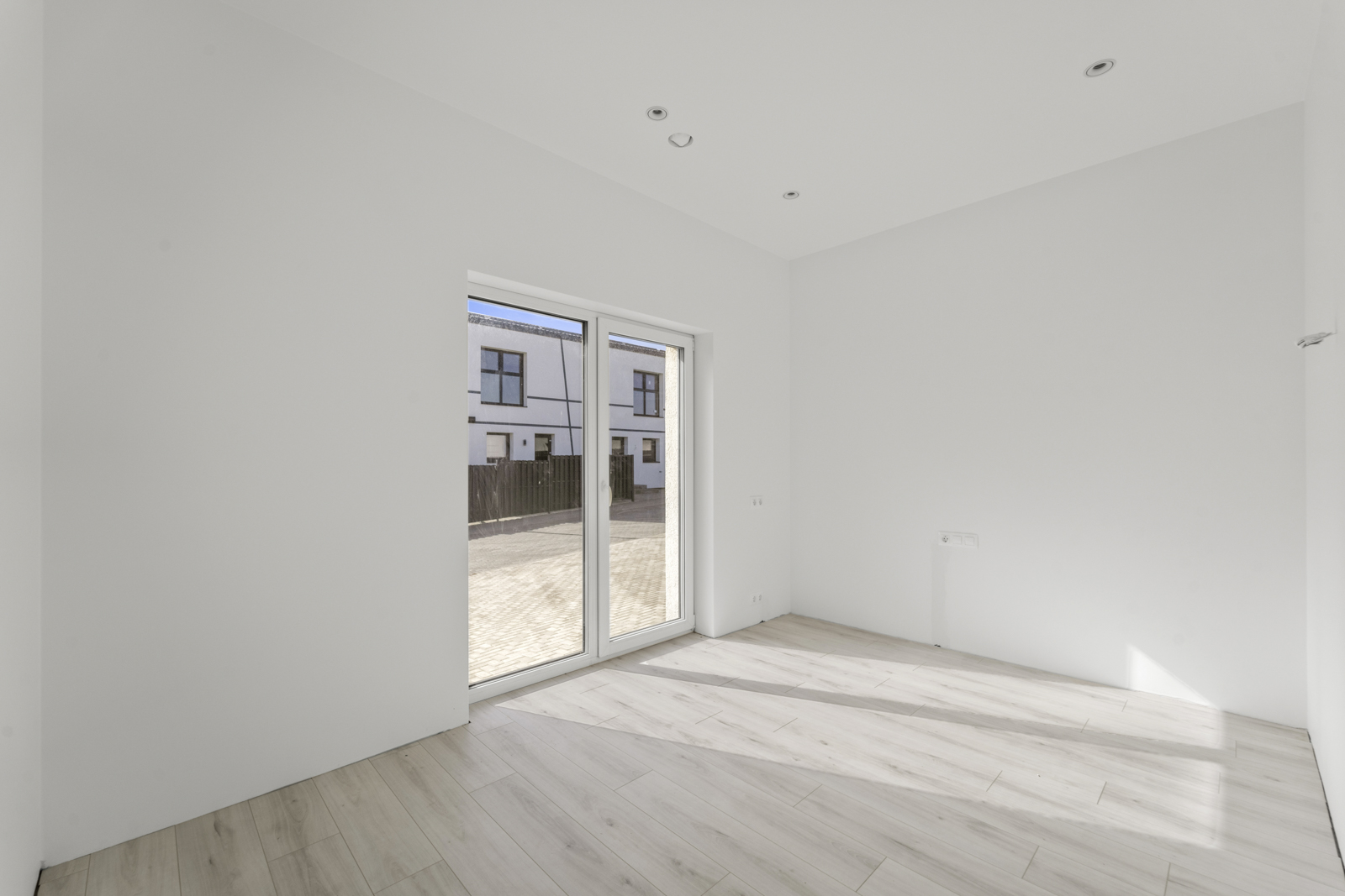 GERIAUSIAS KAINOS PASIŪLYMAS ARČIAUSIAI KLAIPĖDOS MIESTO. PRIE TVENKINIO !!!!!!