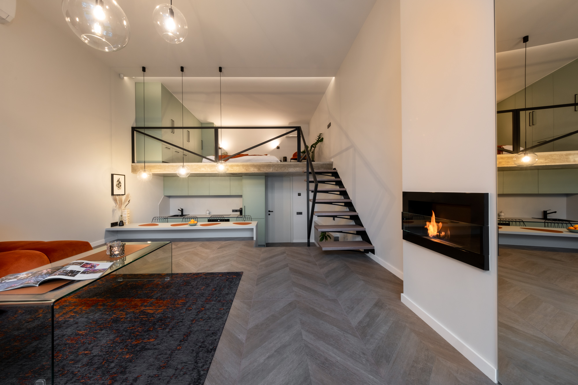 Parduodamas 51.25 kv. m. butas / loftas su NUOSAVU žemės sklypu