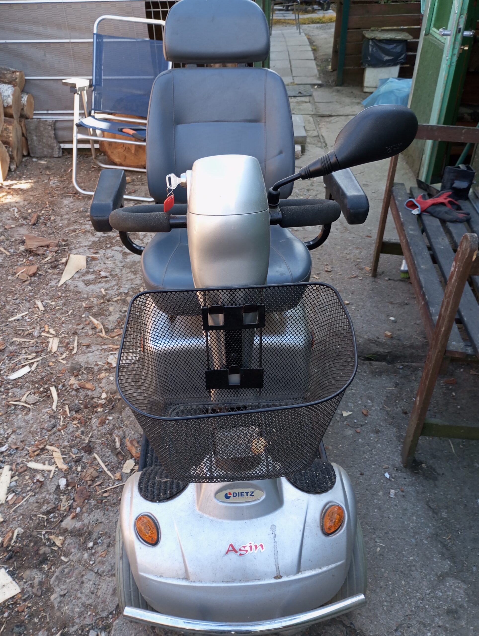 PARDUODU NEĮGALIOJO VEŽIMĖLĮ, KETURATĮ.