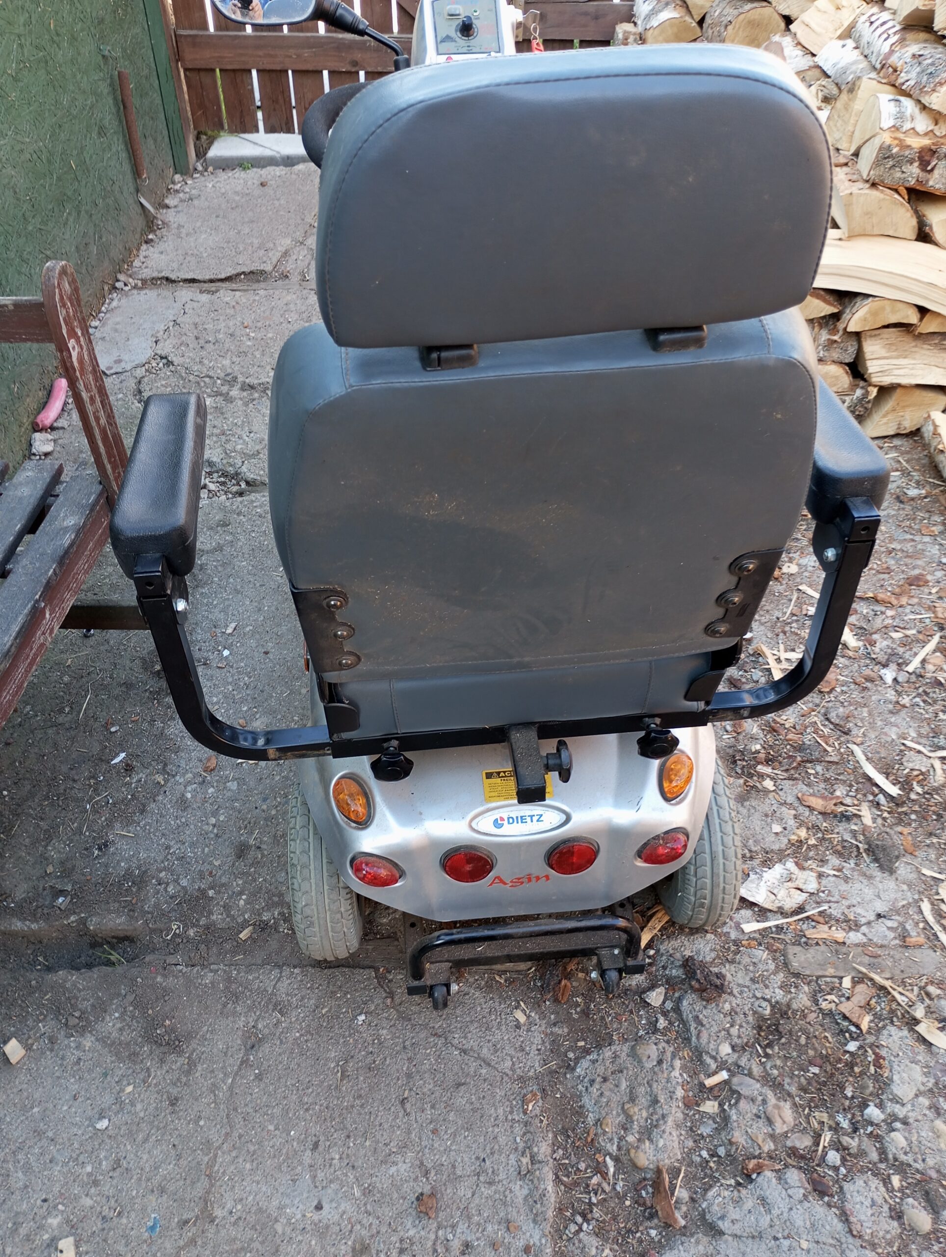 PARDUODU NEĮGALIOJO VEŽIMĖLĮ, KETURATĮ.