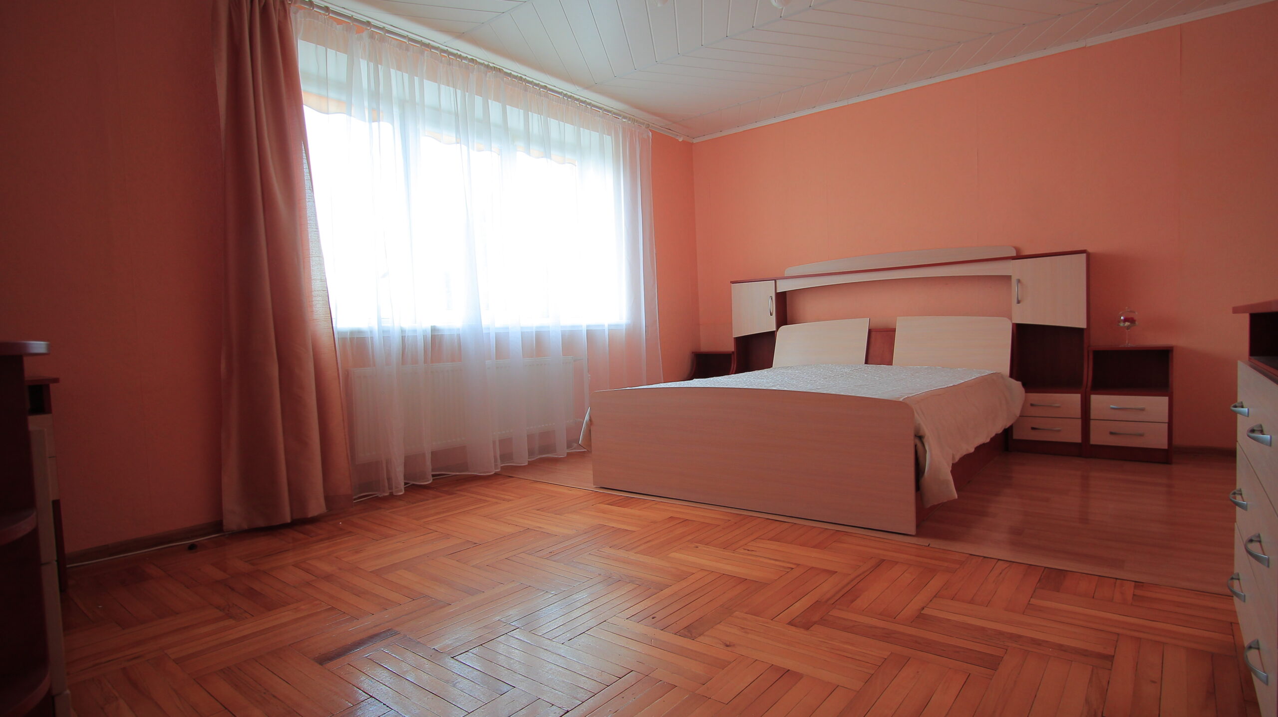 PARDUODAMAS erdvus gyvenamasis namas Naujosios Akmenės mieste