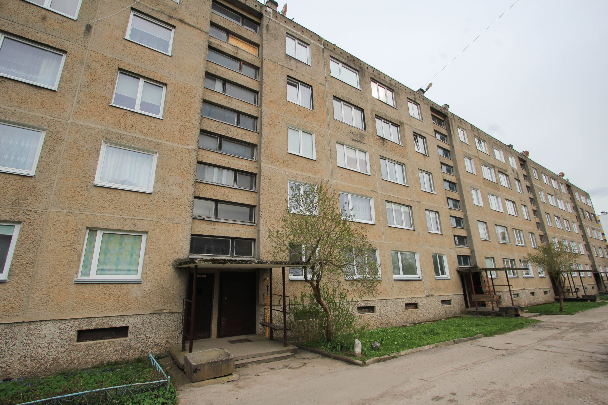 Parduodamas 2 kambarių butas (Naujoji Akmenė)