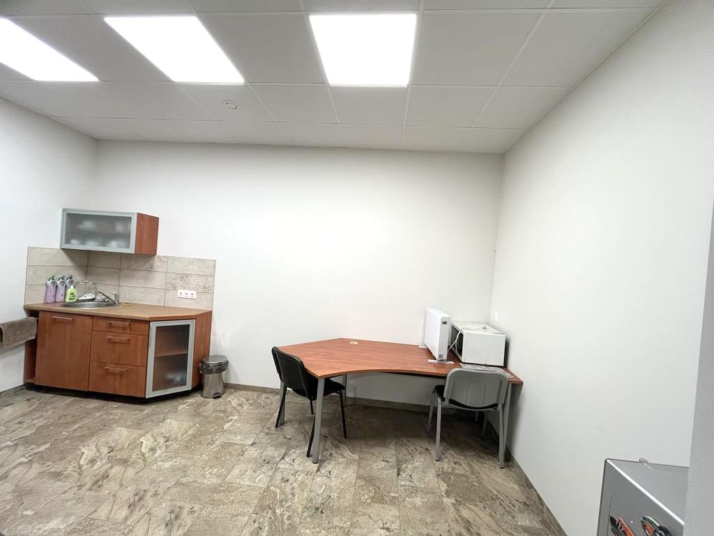 Parduodamos prekybinės – gamybinės – sandėliavimo patalpos su rampa Klaipėdoje