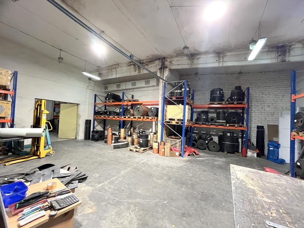 Parduodamos prekybinės – gamybinės – sandėliavimo patalpos su rampa Klaipėdoje