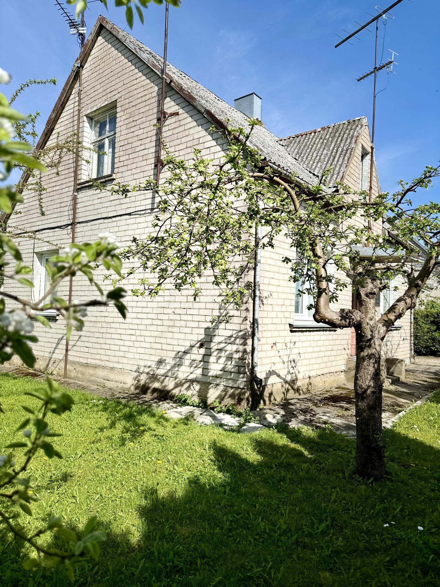 Parduodamas namas miesto centre