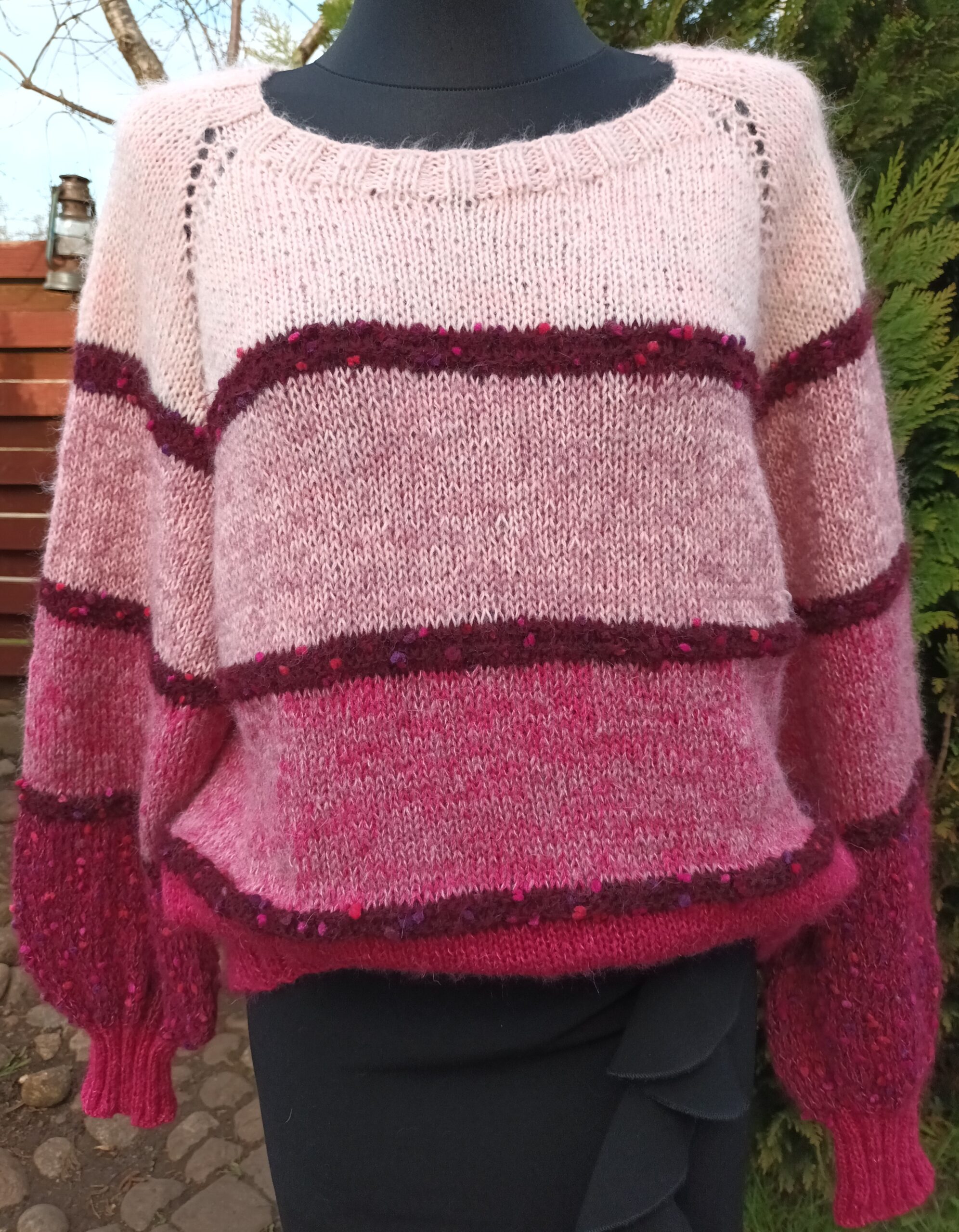 Rankų darbo megztukas