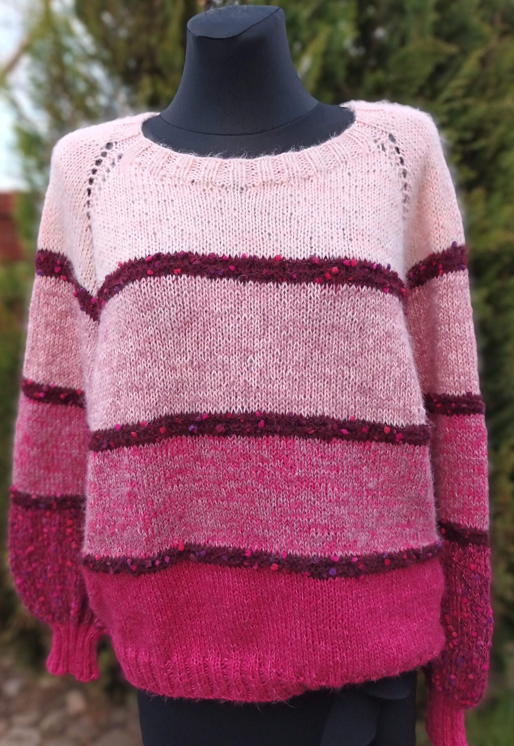 Rankų darbo megztukas