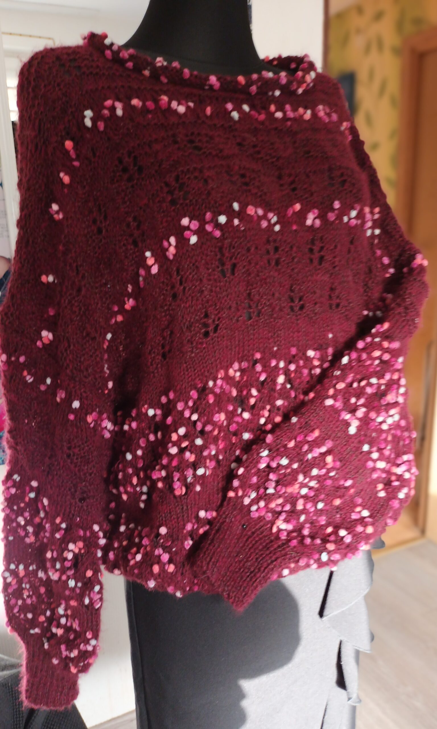 Rankų darbo megztukas