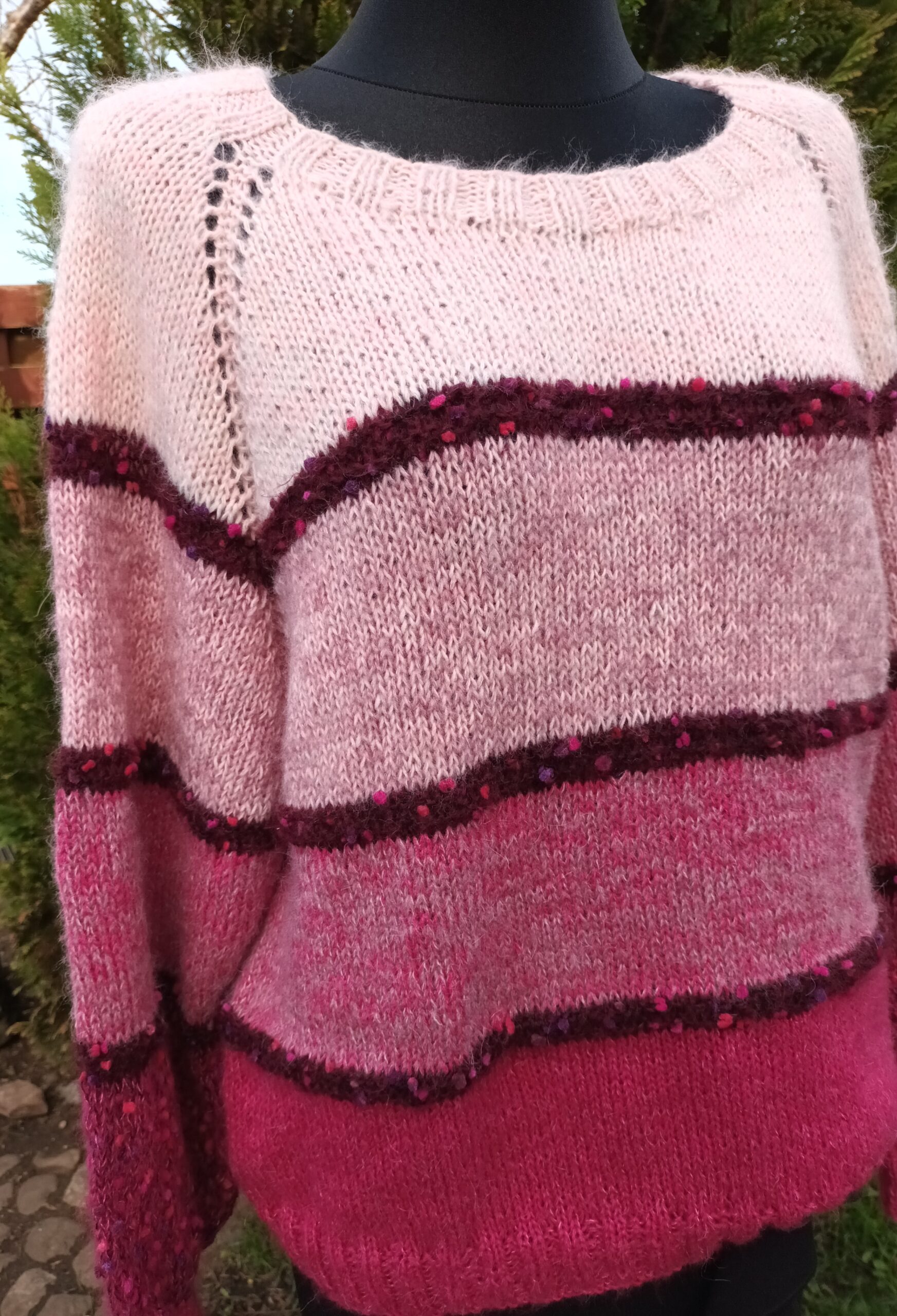 Rankų darbo megztukas