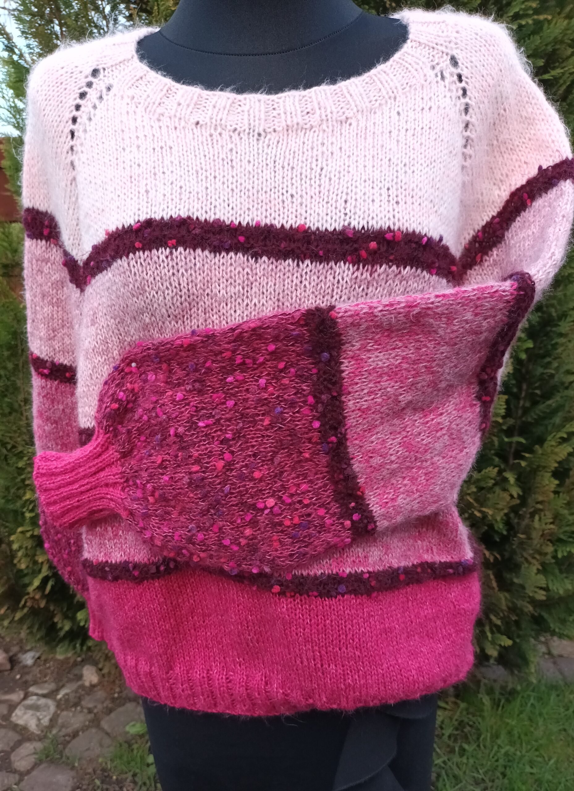 Rankų darbo megztukas