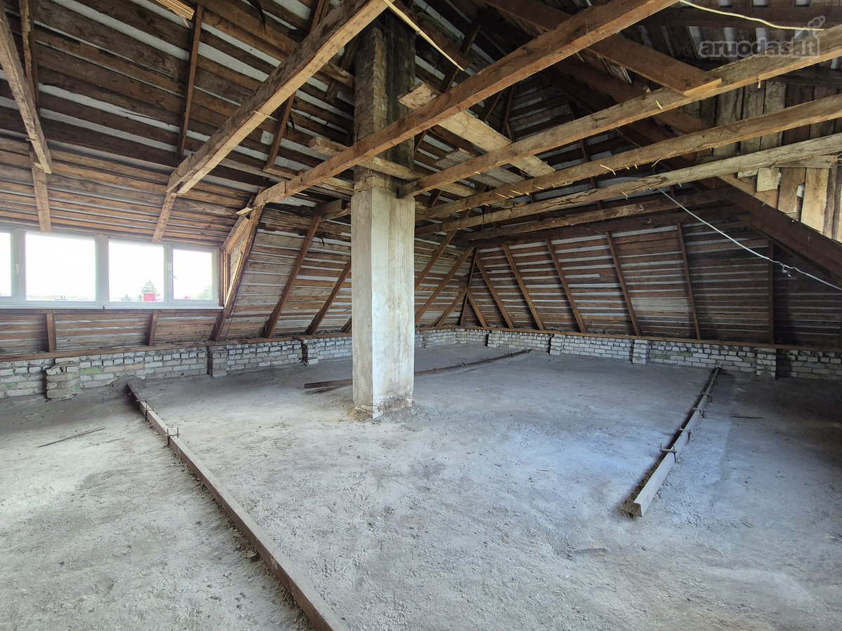 Parduodama erdvi, šviesi palėpė su aru žemės!