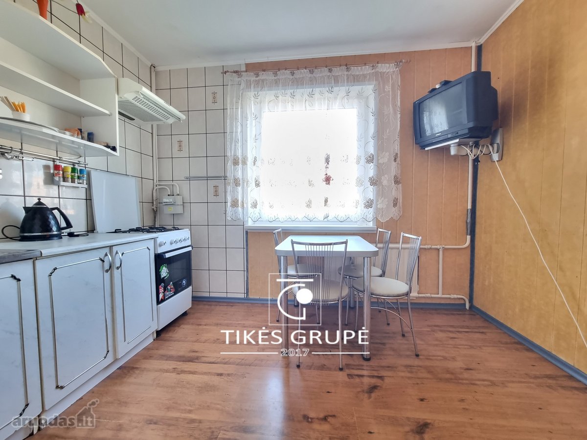 Klaipėdoje, parduodamas 2 kambarių 65 kv,m., butas su didžiuoju holu. Butas 6 aukšte iš 10 aukštų.