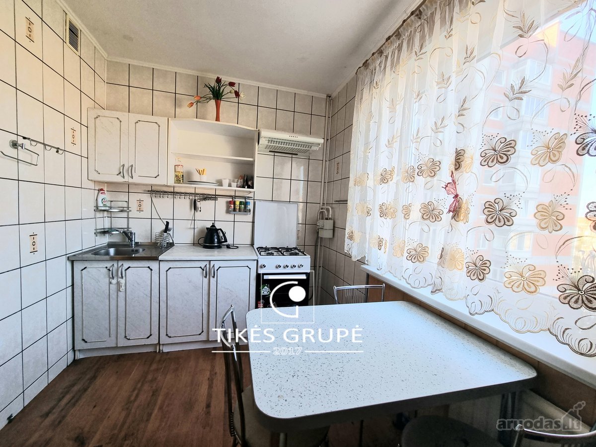 Klaipėdoje, parduodamas 2 kambarių 65 kv,m., butas su didžiuoju holu. Butas 6 aukšte iš 10 aukštų.