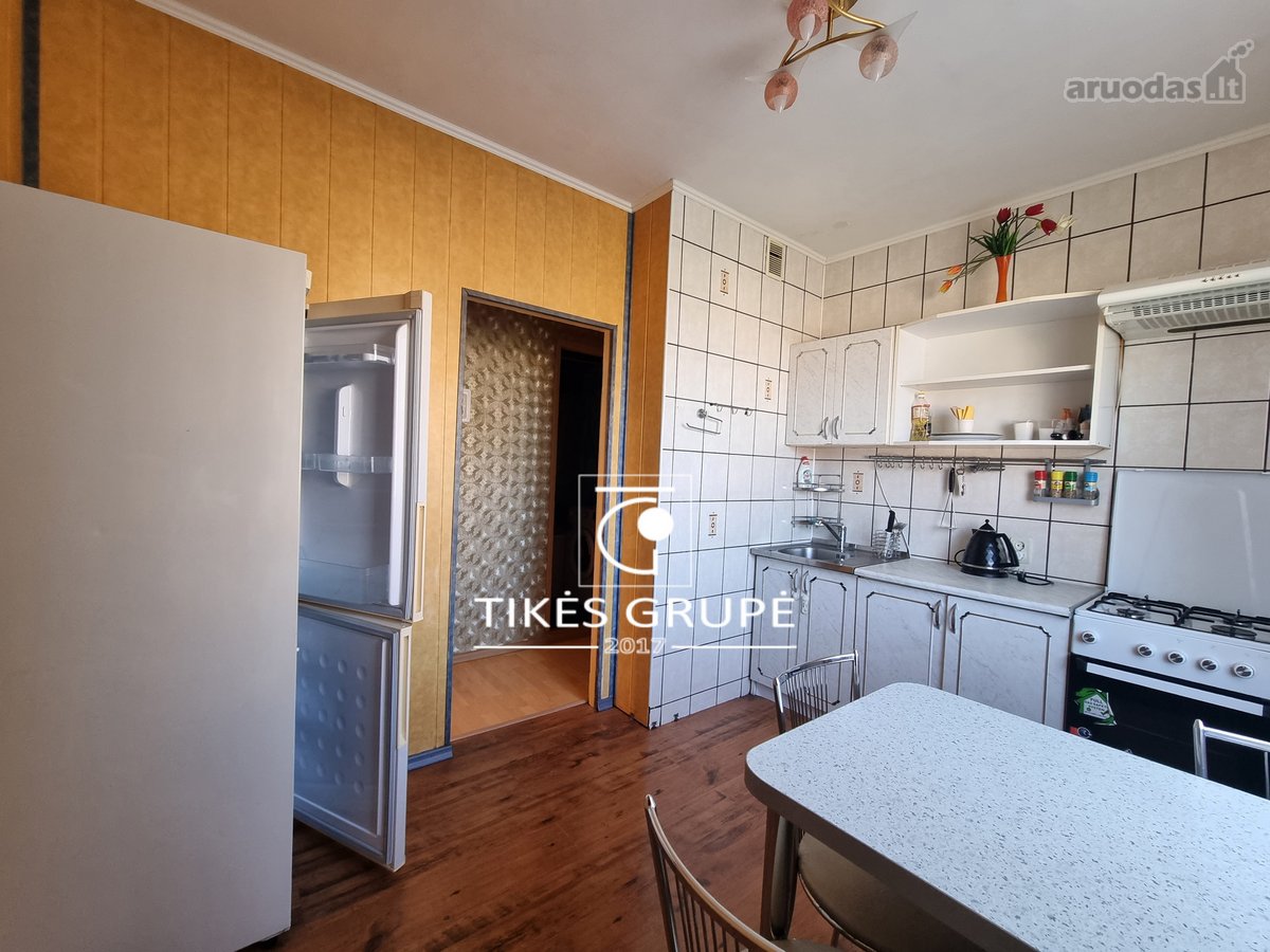 Klaipėdoje, parduodamas 2 kambarių 65 kv,m., butas su didžiuoju holu. Butas 6 aukšte iš 10 aukštų.