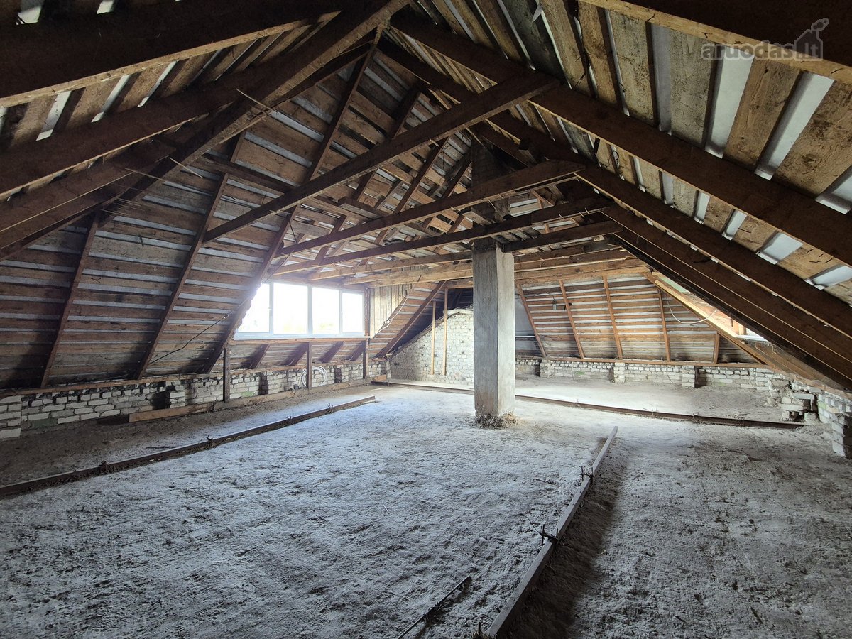 Parduodama erdvi, šviesi palėpė su aru žemės!