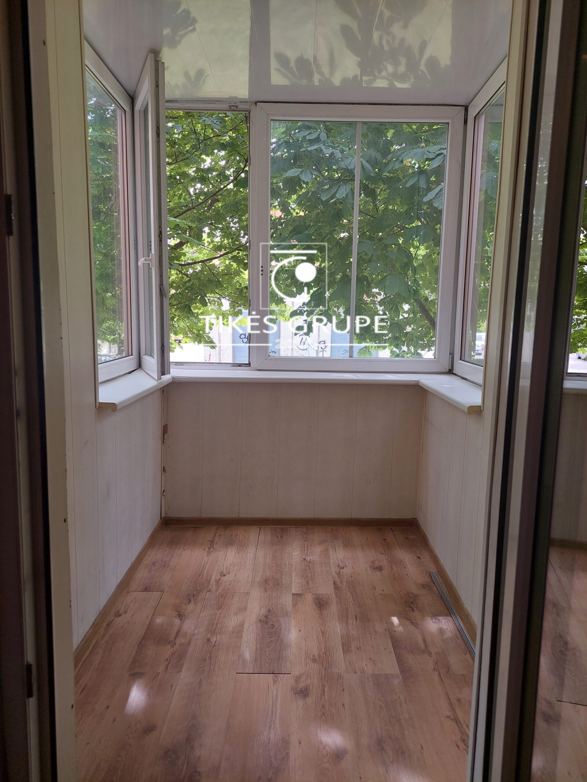 Parduodamas 1 kambario butas su holu, Klaipėdoje.