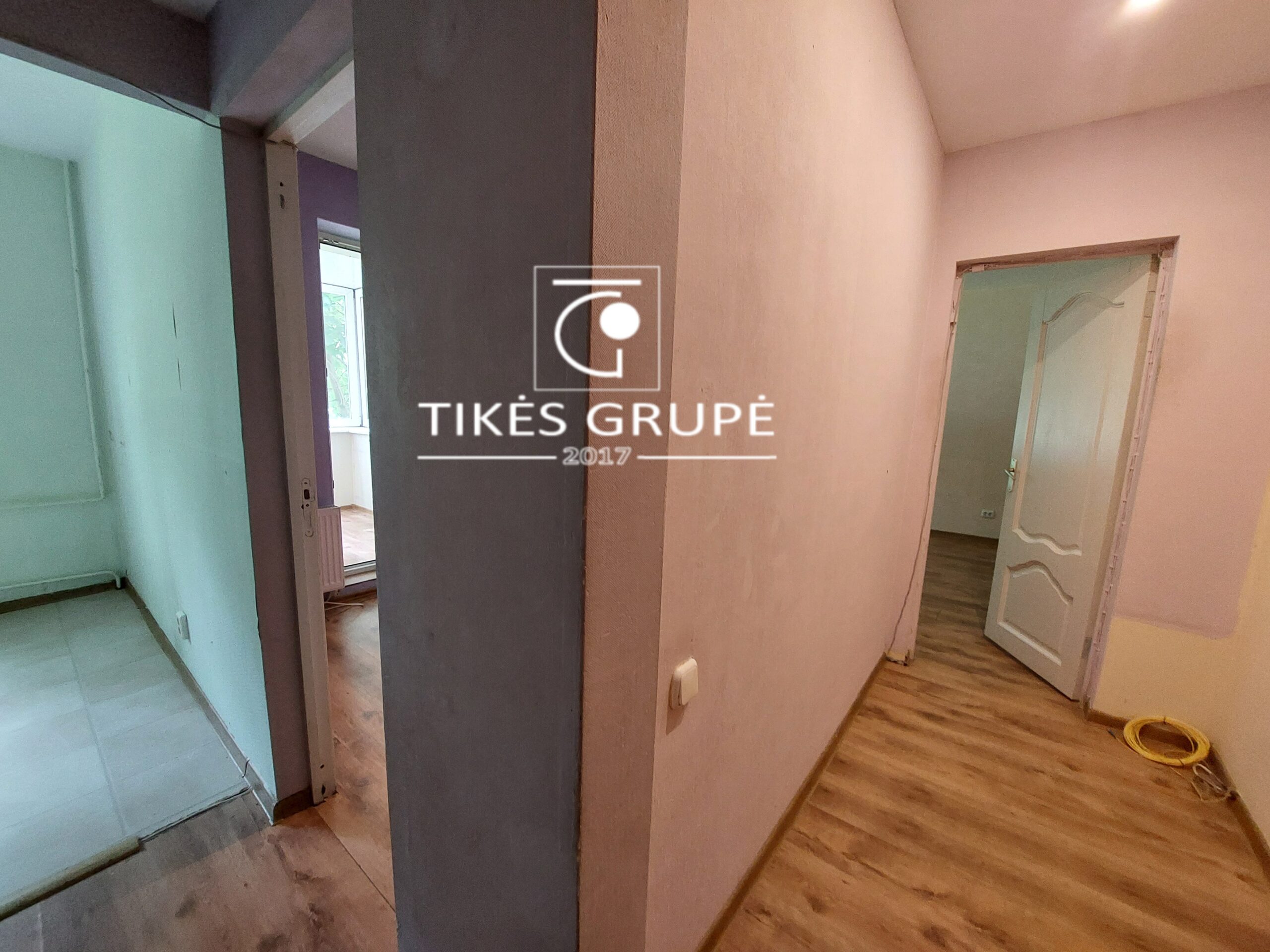 Parduodamas 1 kambario butas su holu, Klaipėdoje.