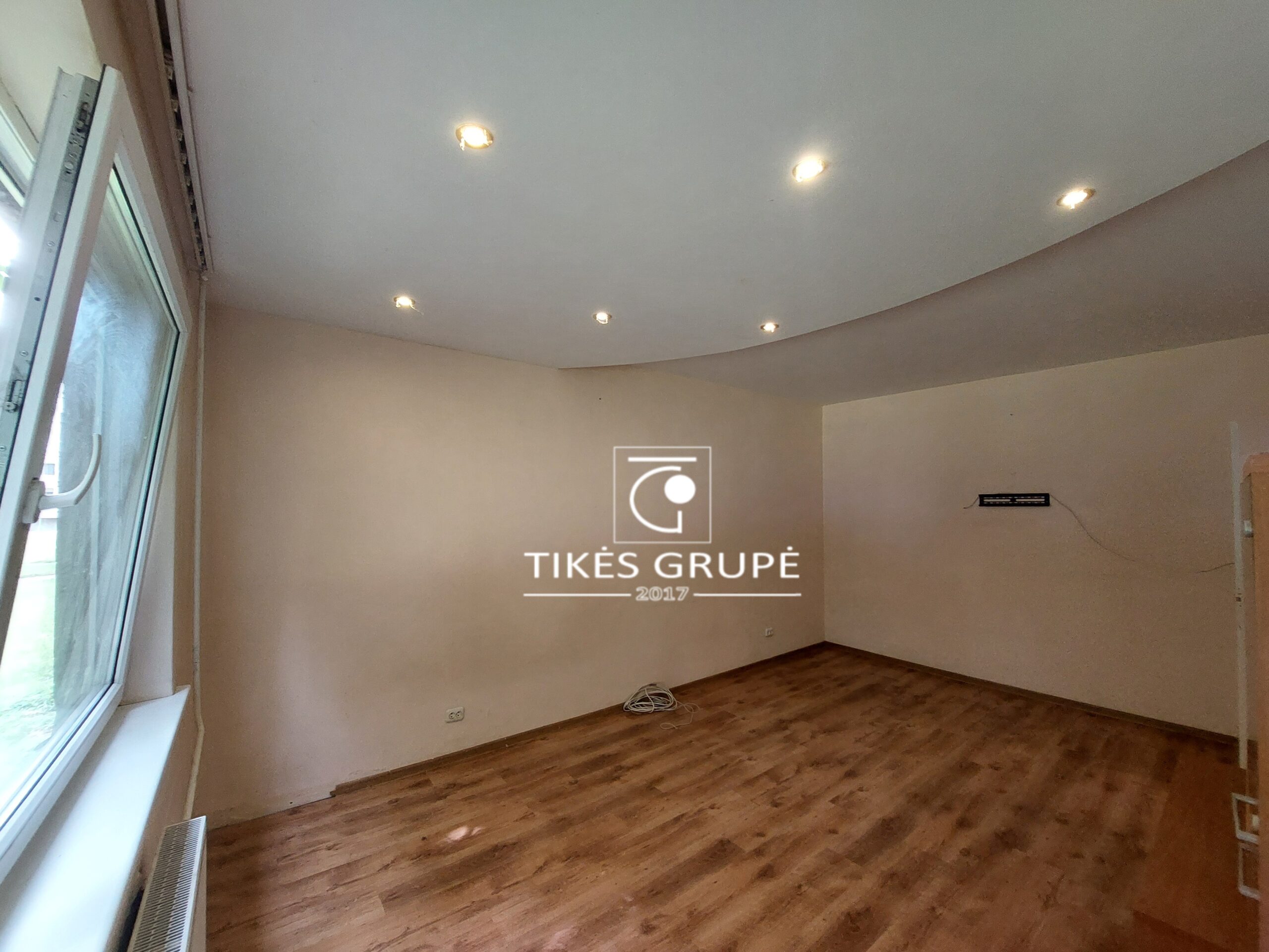 Parduodamas 1 kambario butas su holu, Klaipėdoje.