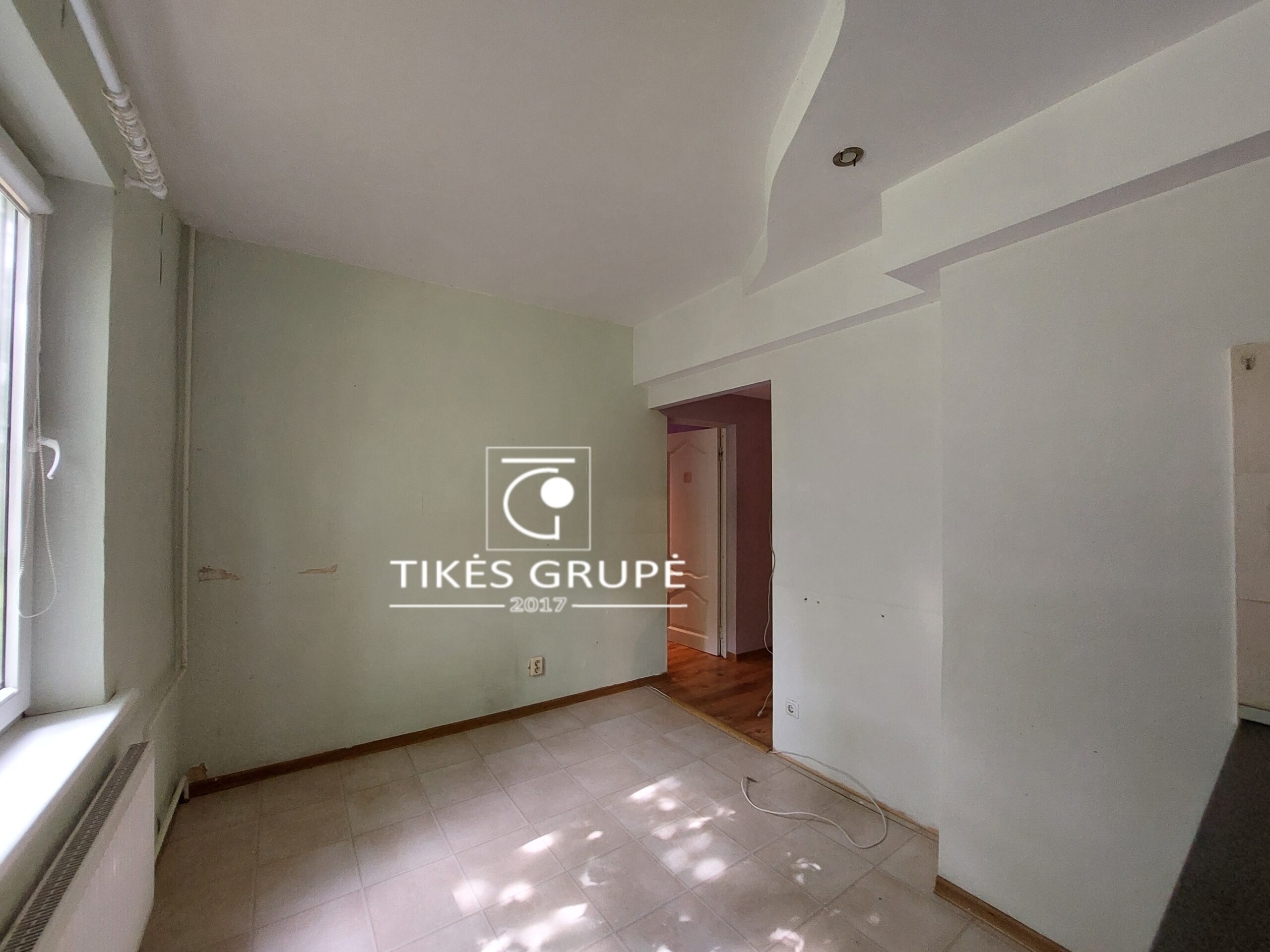 Parduodamas 1 kambario butas su holu, Klaipėdoje.