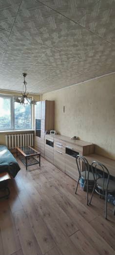 Parduodamas didysis kambarys bendrabučio bloke