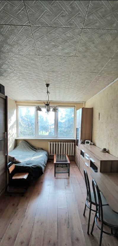 Parduodamas didysis kambarys bendrabučio bloke