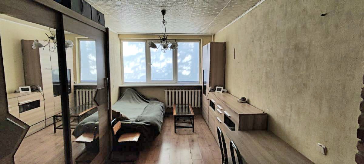 Parduodamas didysis kambarys bendrabučio bloke