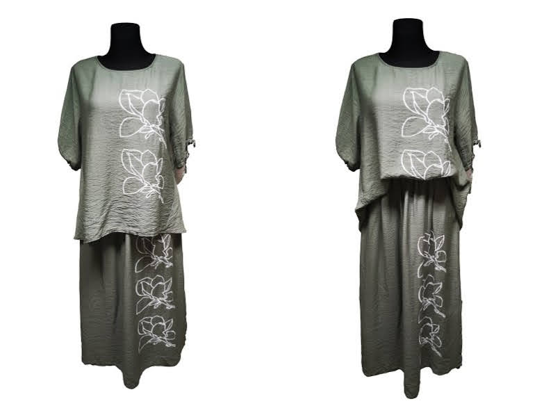 Kostiumėlis su sijonu apkūnesnėms