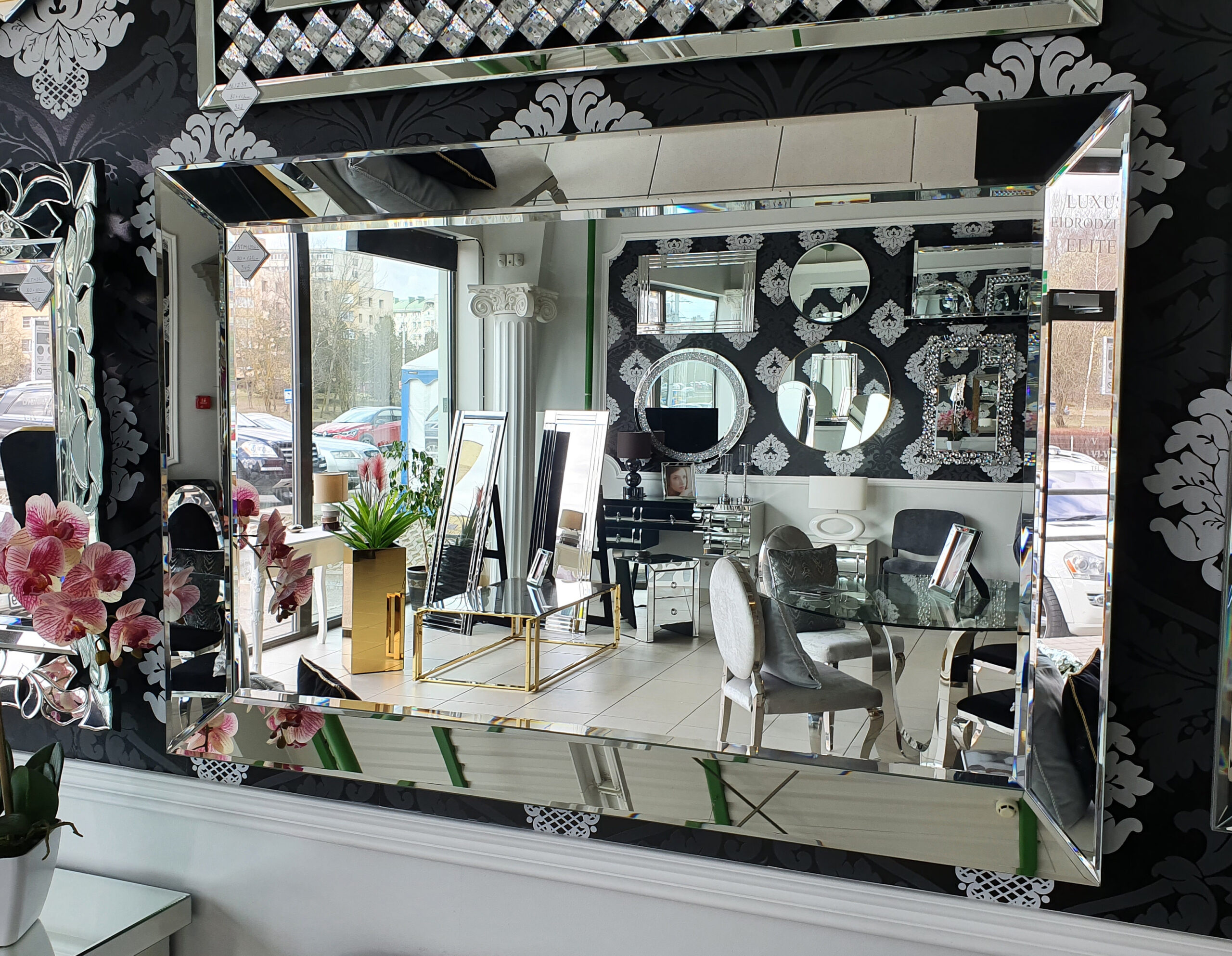 Klasikiniai ir modernūs veidrodžiai